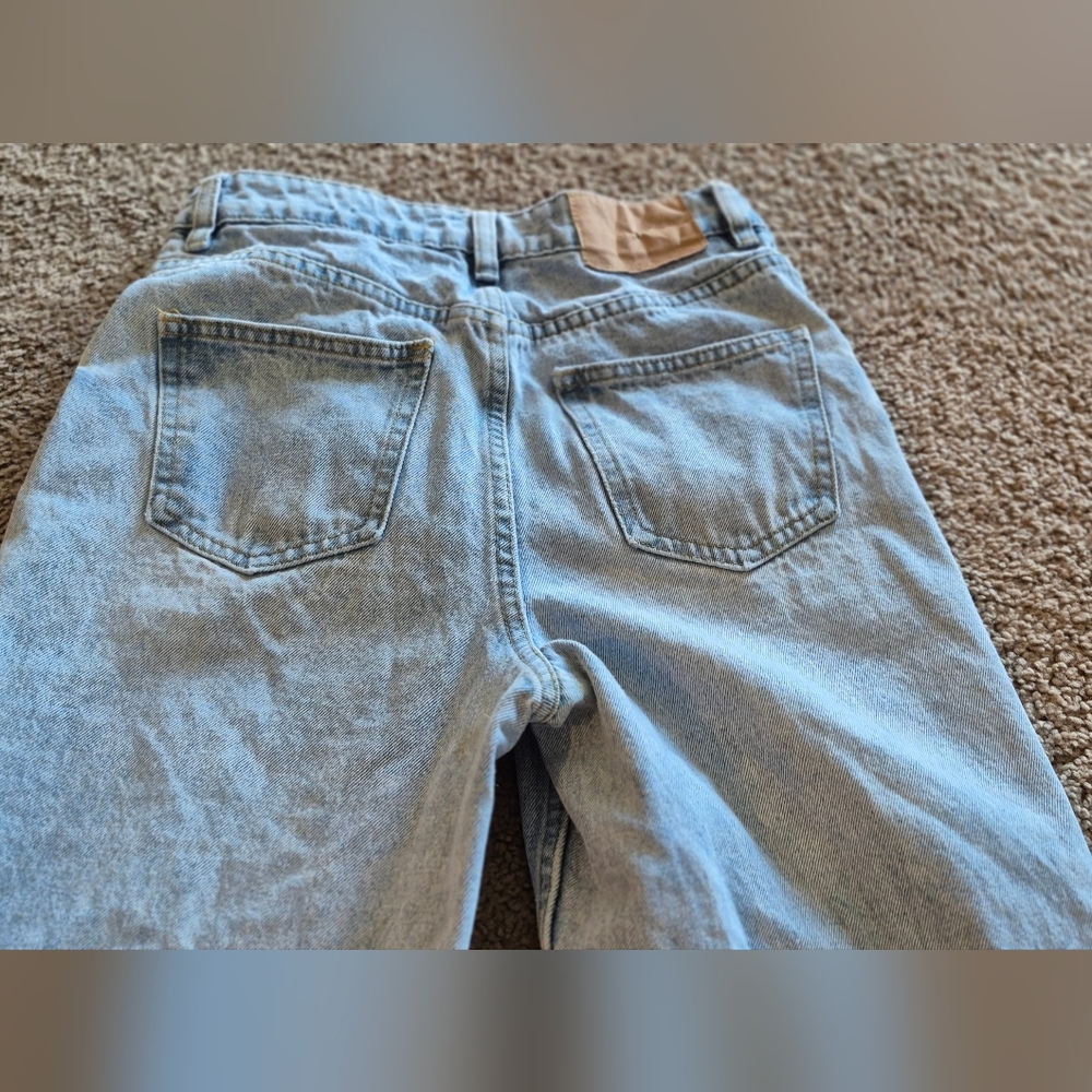 Wide Leg Ripped Jeans With Button Detail! - Picture 9 of 9
